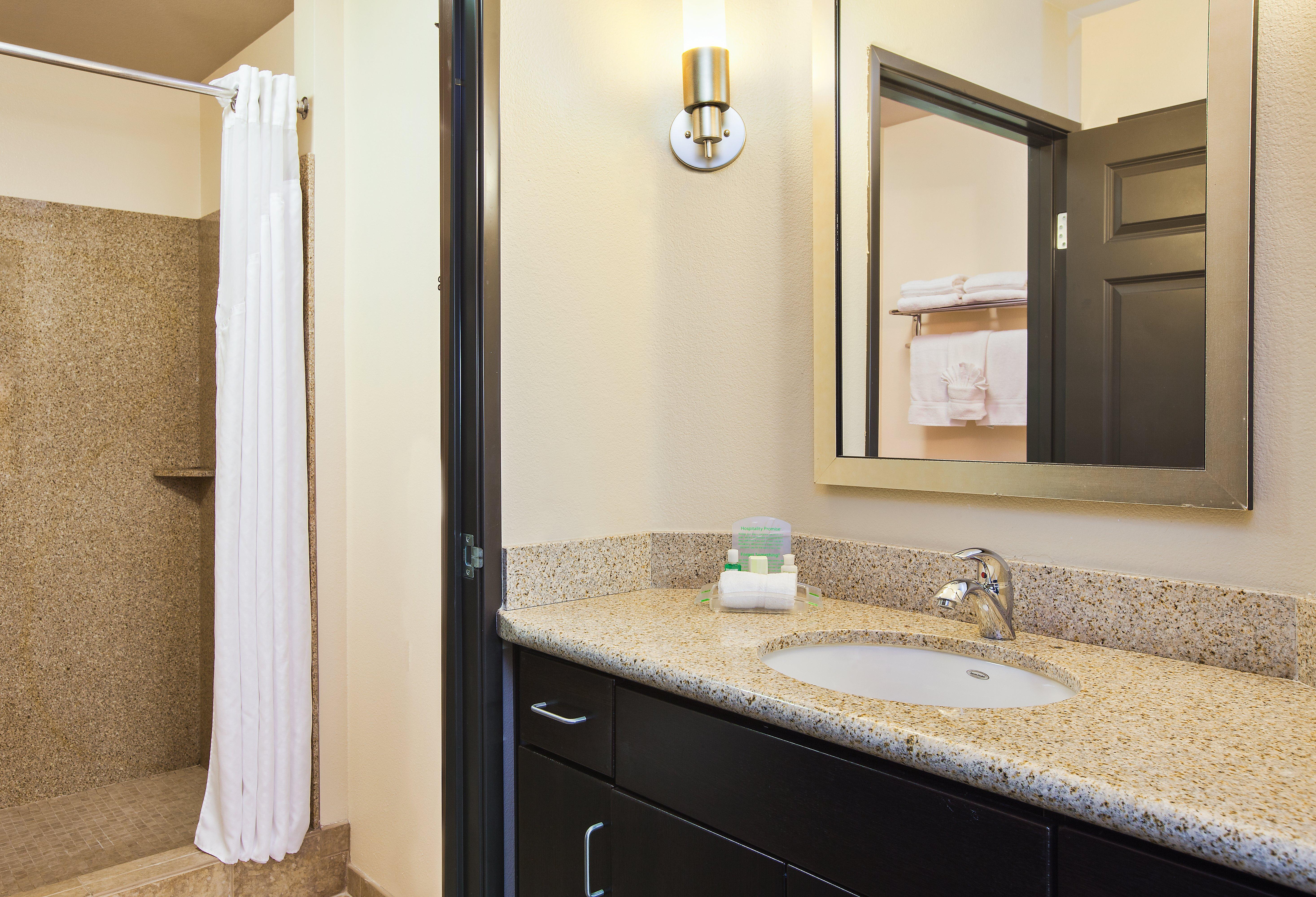 Holiday Inn Oceanside Marina Camp Pendleton By Ihg Buitenkant foto